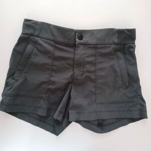 Athleta Trekkie Shorts Mid Rise Size 4 Gorpcore HIking Camping Climbing Outdoor
